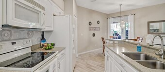 Heron's Glen Beautiful Beachy Home in Gated Golf Community Home