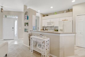 冰箱、微波炉、烤箱、炉灶