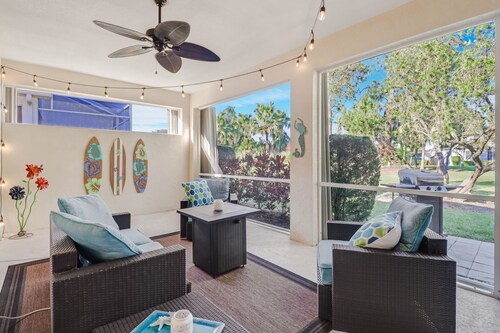 Heron's Glen Beautiful Beachy Home in Gated Golf Community Home