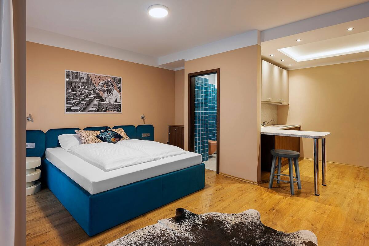 Studio Superior | Brankas, Wi-Fi gratis, dan seprai linen