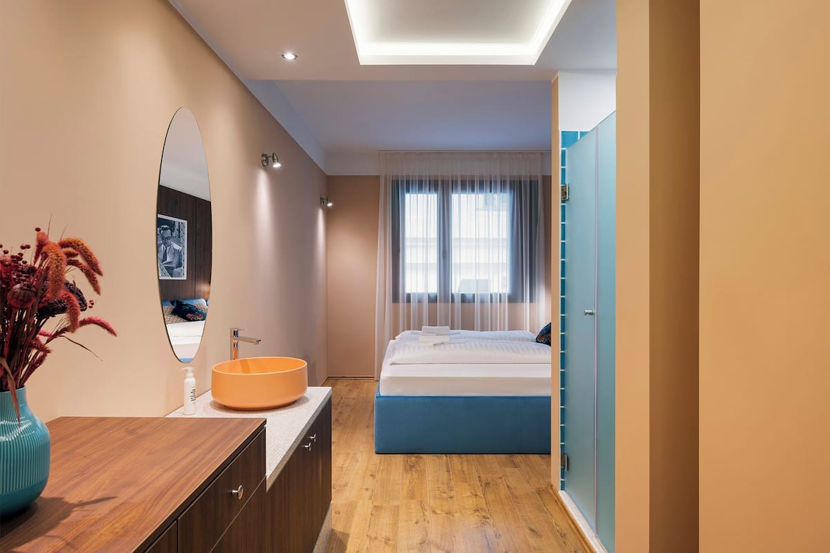 In-room safe, free WiFi, bed sheets