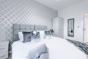 2 bedrooms, iron/ironing board, free WiFi