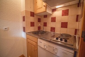 Frigorifero, forno, macchina per tè/caffè, tostapane
