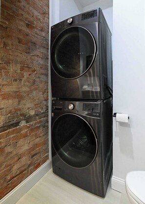 Interior - 2BR Townhome – Free Parking / Minutes to Stadiums (Covington)