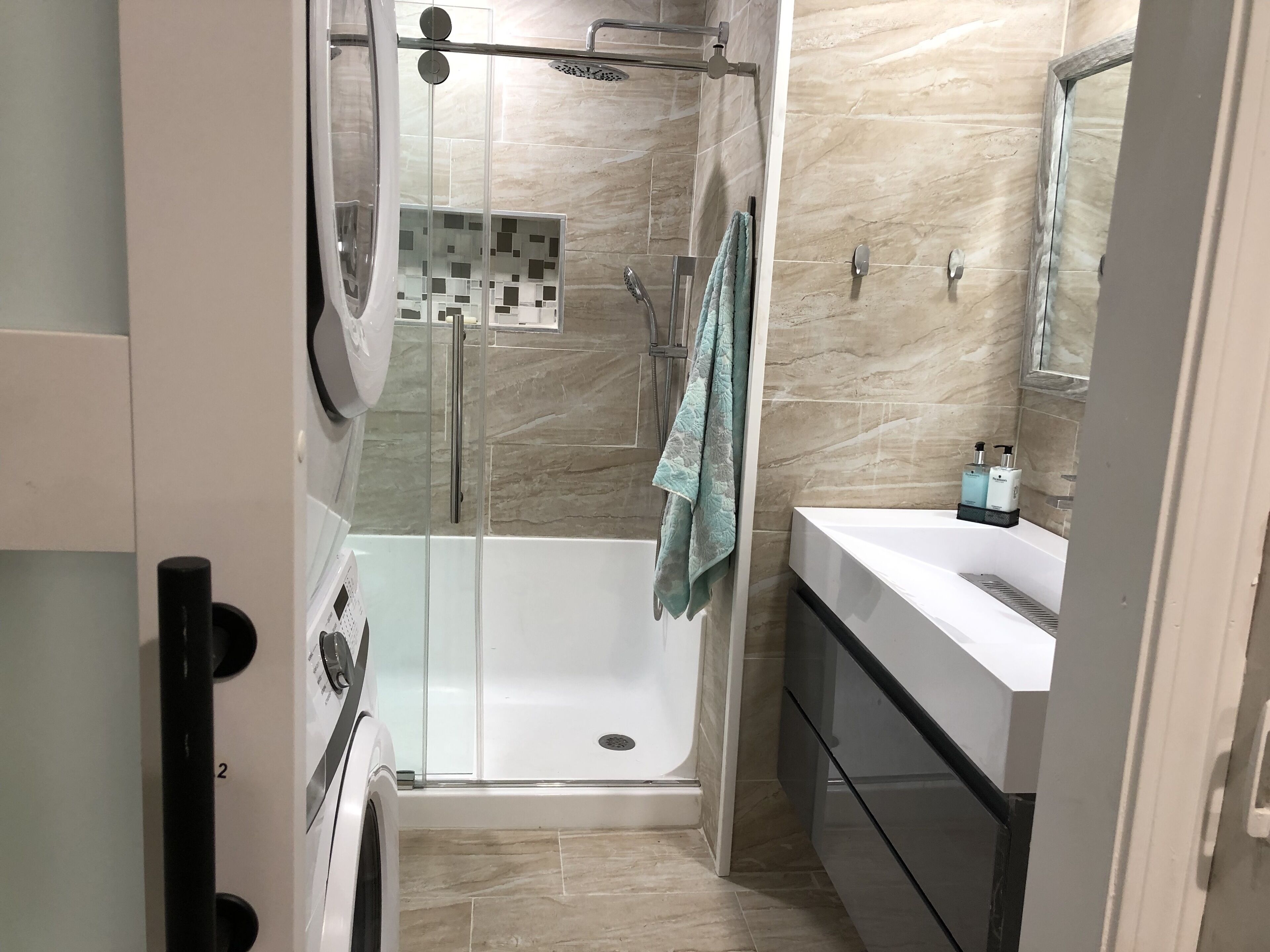 Renovated Milford Beach home by Charles Island/Silver Sands Pk