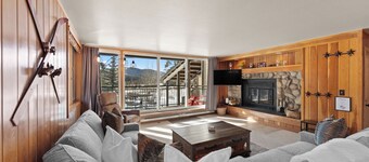 Private Balcony & Mountain Views, Close to Shuttle & Walk to Lakeside Village