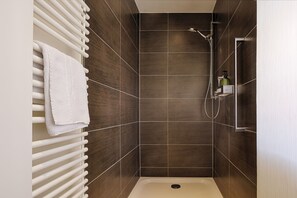 Suite estudio | Baño | Secadora de cabello y toallas 