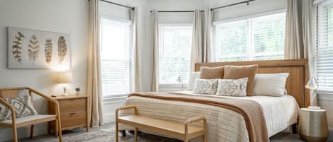 3 bedrooms, desk, iron/ironing board, free WiFi