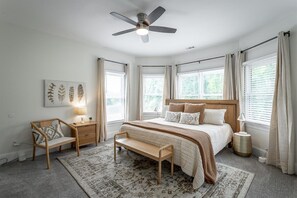 3 bedrooms, desk, iron/ironing board, free WiFi