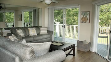 Villa, 2 Bedrooms | Living room | TV