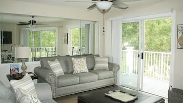 Villa, 2 Bedrooms | Living room | TV