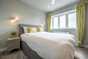 4 quartos, ferros/tábuas de passar roupa, acesso à internet