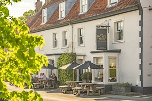 Outdoor dining - Appletrees (8), Burnham Market, Norfolk (Burnham Market)
