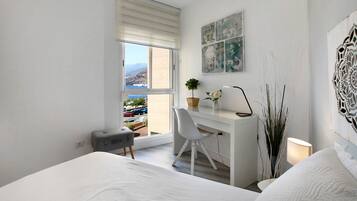 3 slaapkamers, een strijkplank/strijkijzer, gratis wifi, beddengoed