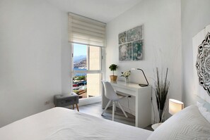 3 slaapkamers, een strijkplank/strijkijzer, gratis wifi, beddengoed