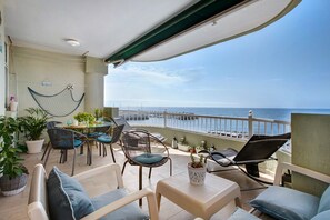 Outdoor dining - Holiday Home 'Mi casa de Radazul' with Sea View & Wi-Fi (El Rosario)