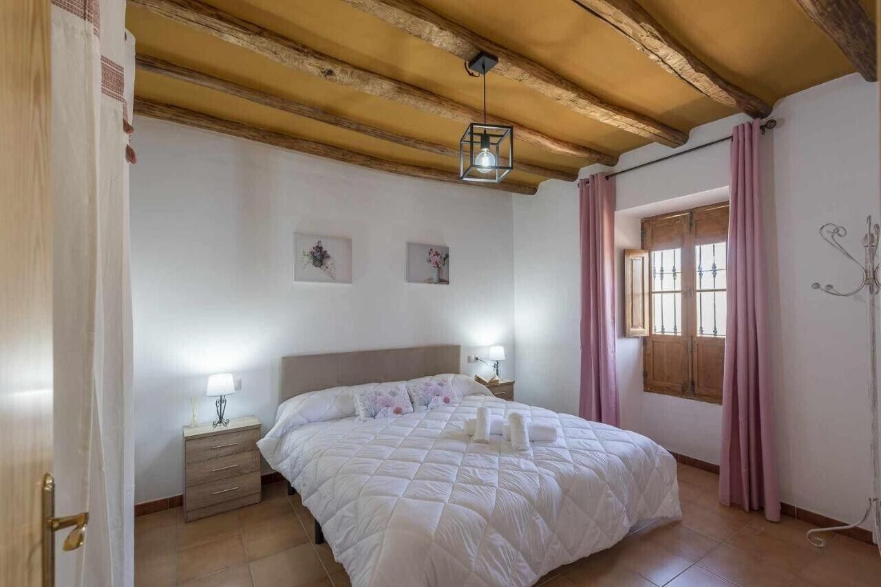 5 bedrooms, free WiFi, bed sheets