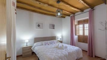 5 bedrooms, free WiFi, bed sheets