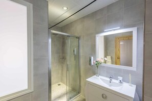تجهيزات دش، مجففات شعر، مناشف