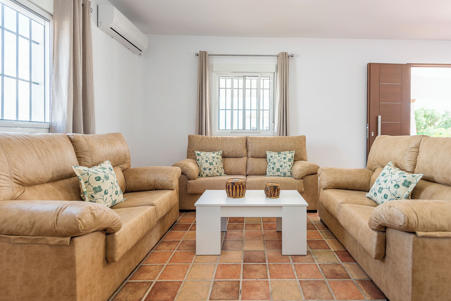 Televisión y chimenea 