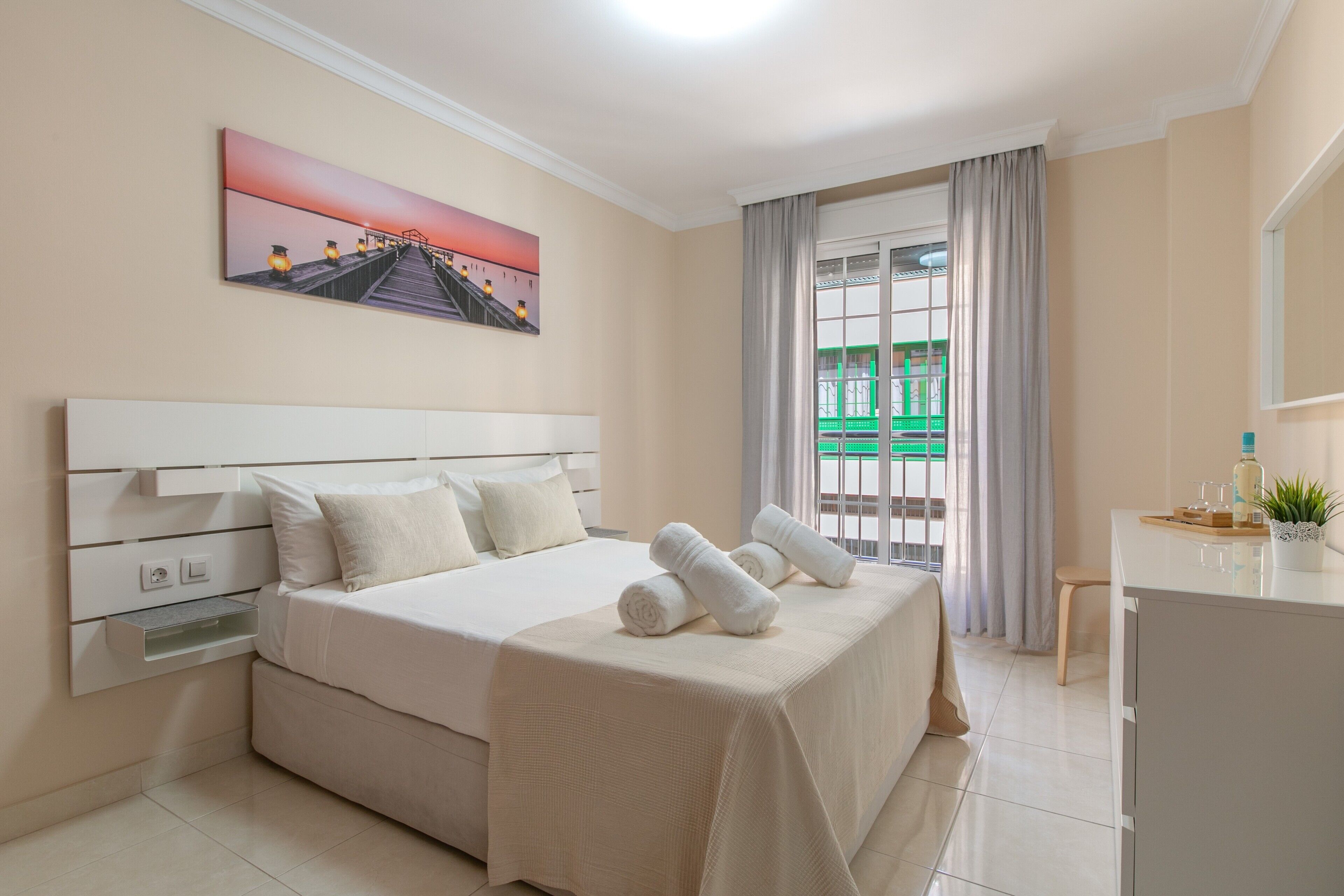 3 dormitorios, tabla de planchar con plancha, wifi gratis y ropa de cama
