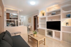 TV - Vacation Apartment 'Isla Bonita San Juan Beach' with Shared Terrace and Wi-Fi (Guia de Isora)