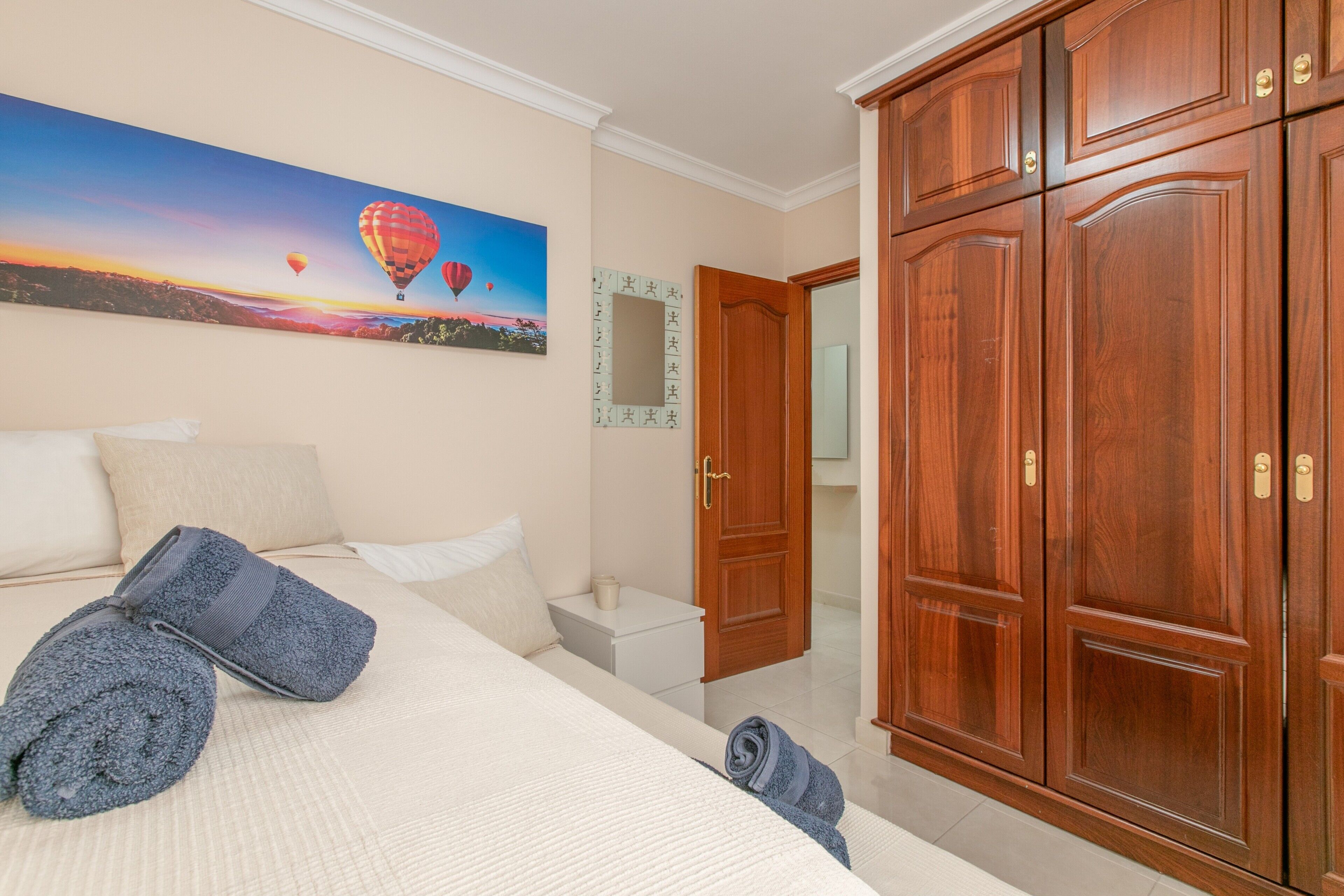 3 dormitorios, tabla de planchar con plancha, wifi gratis y ropa de cama
