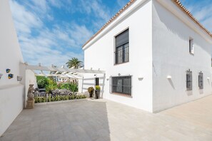 Exterior - Apartment 'Villa Paloma' close to the Beach with Shared Pool & Wi-Fi (Marbella)