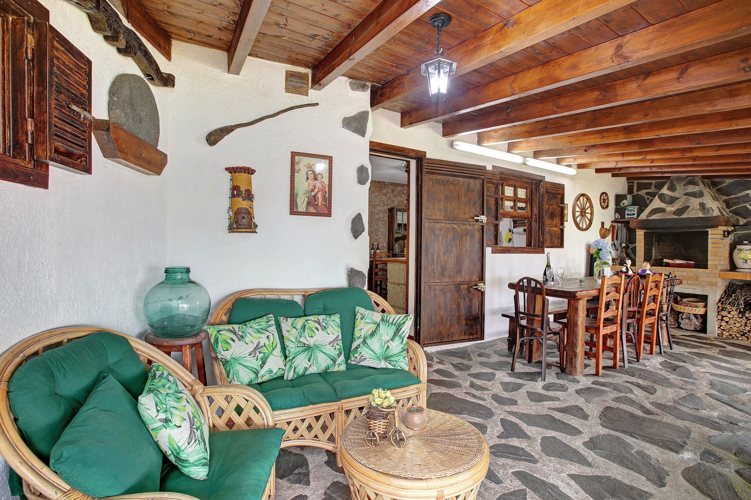 テレビ、卓球台