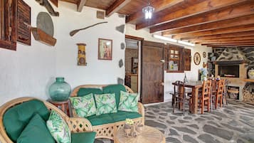 Télévision, table de tennis de table