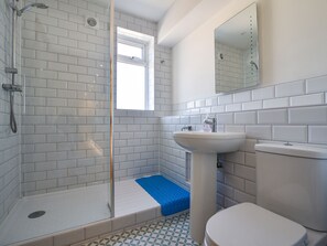 Shower - Bahari (Lyme Regis)