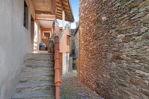 Property grounds - Apartment "La Ghianda" with Terrace & Wi-Fi (Cossogno)