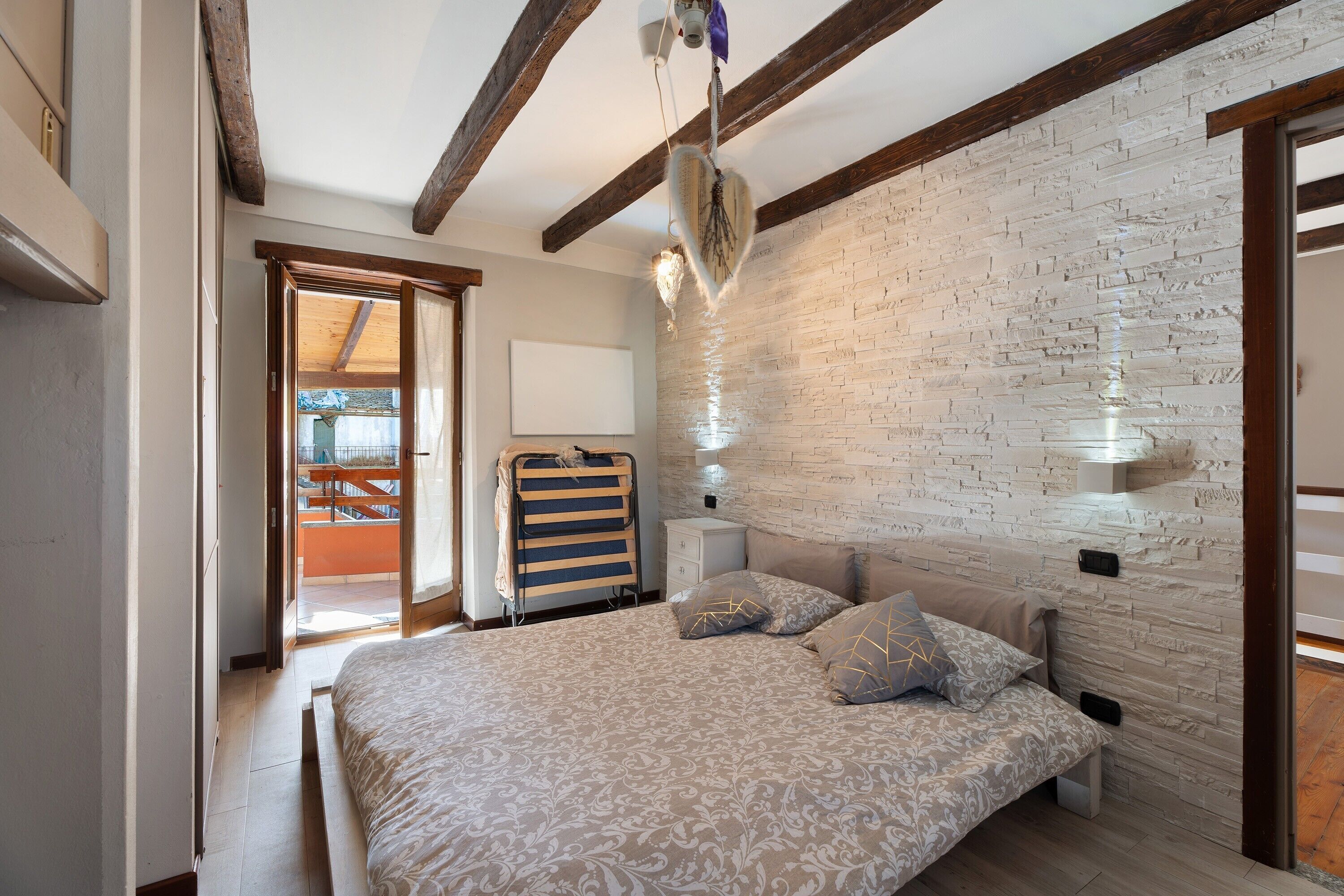 1 slaapkamer, een strijkplank/strijkijzer, gratis wifi, beddengoed