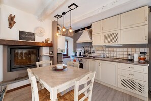 Fridge, oven, stovetop, dishwasher - Apartment "La Ghianda" with Terrace & Wi-Fi (Cossogno)
