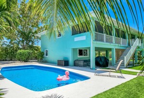 Unclassified image, 2 of 34, button