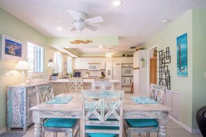 Dining - Beach House is a stunning and spacious 2bed/2bath with private pool & steps to Sombrero Beach! (Marathon)