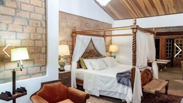 Suite Supreme | Peralatan tempat tidur premium, tilam berlapik, bar mini