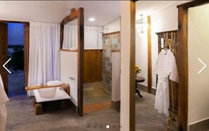 Premium Vila Baia | Baño | Artículos de higiene personal gratuitos, secador de pelo y toallas