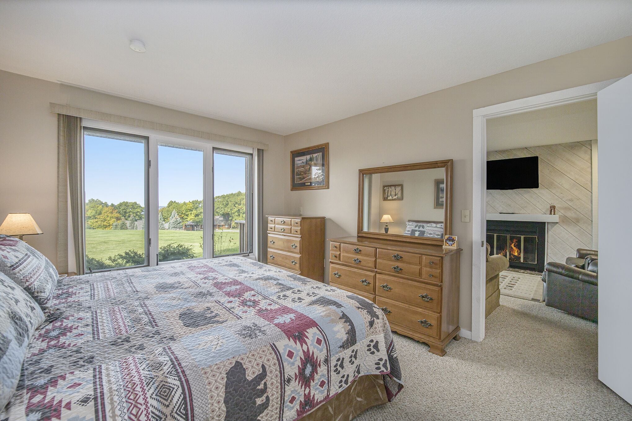 Lake Bellaire Sunset Views | Cozy 1 Bed Condo near Lakeview Hotel