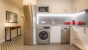 Kühlschrank, Mikrowelle, Geschirrspüler, Toaster