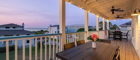 屋外ダイニングエリア