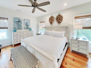 4 soverom, strykejern/-brett, internettilgang og sengetøy