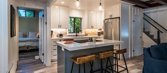 Cozy Updated Tahoe Park Gem! Pet Friendly!