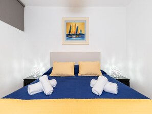 1 bedroom, WiFi, bed sheets - Jones Apartment, Wifi, Swimming Pool !new! (Olhos de Água)