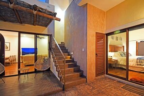 2 عدّة غرف نوم ومكواة/لوح كي وواي فاي مجانًا وملاءات أسرّة