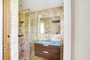 Habitación doble Prestigio, baño privado, vista al canal | Baño