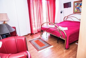 3 bedrooms, desk, iron/ironing board, WiFi