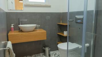 Shared Dormitory | Bathroom | Shower, towels