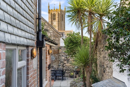 Tregurno, St Ives - Hot tub/pet friendly