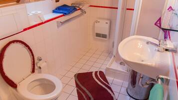 淋浴設備、風筒、提供毛巾、番梘